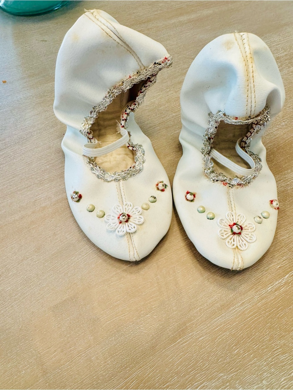 Vintage White Embroidered Women's Ballet Flats